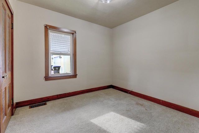 231 N NASH STREET, Hortonville, WI 54944