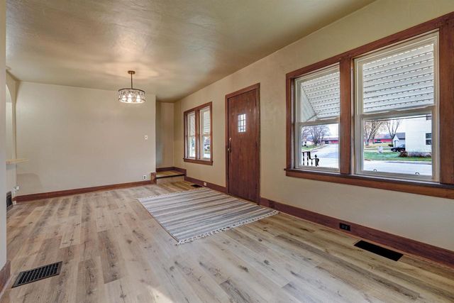 231 N NASH STREET, Hortonville, WI 54944