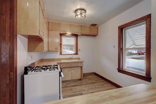 231 N NASH STREET, Hortonville, WI 54944