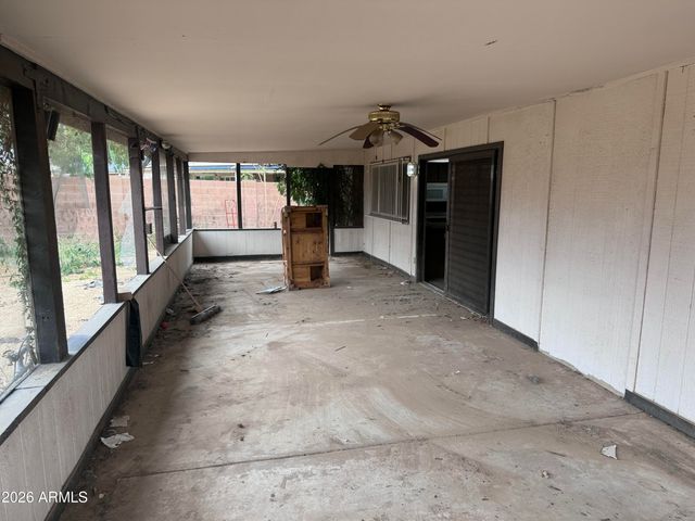 2602 E CHARLESTON Avenue, Phoenix, AZ 85032