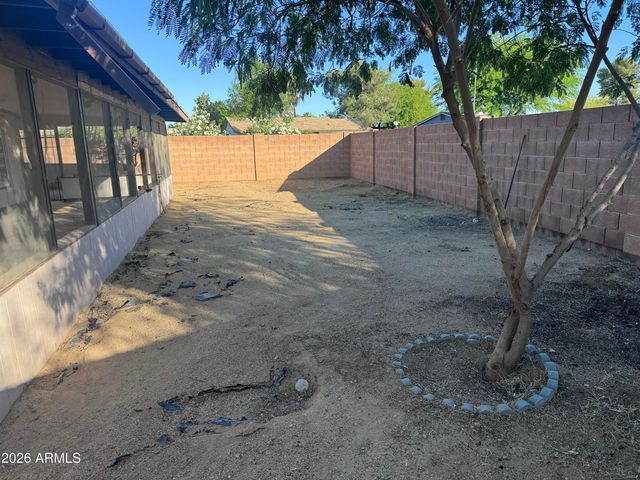 2602 E CHARLESTON Avenue, Phoenix, AZ 85032