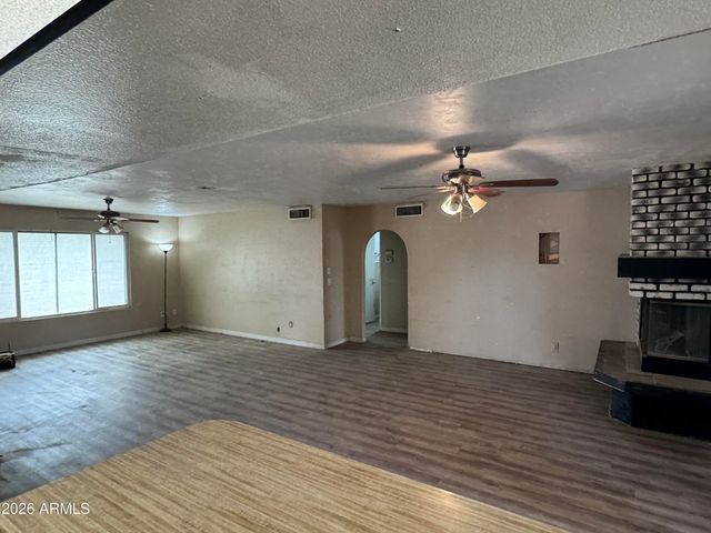 2602 E CHARLESTON Avenue, Phoenix, AZ 85032