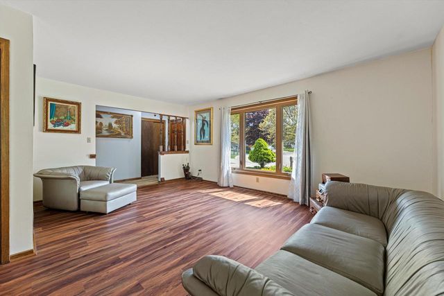 1517 Merry COURT, Port Washington, WI 53074