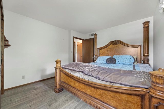 1517 Merry COURT, Port Washington, WI 53074