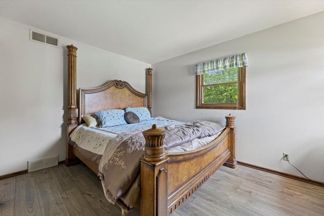 1517 Merry COURT, Port Washington, WI 53074