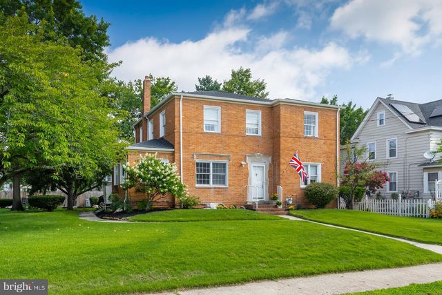 523 W BROAD ST, Gibbstown, NJ 08027