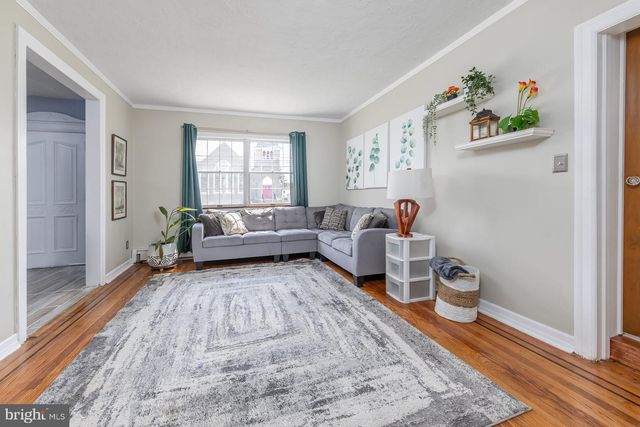 523 W BROAD ST, Gibbstown, NJ 08027