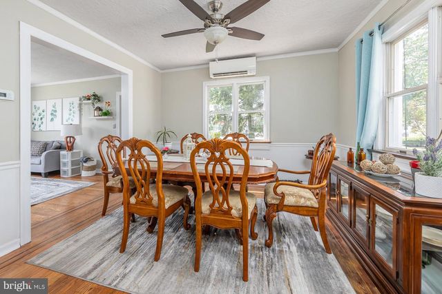 523 W BROAD ST, Gibbstown, NJ 08027