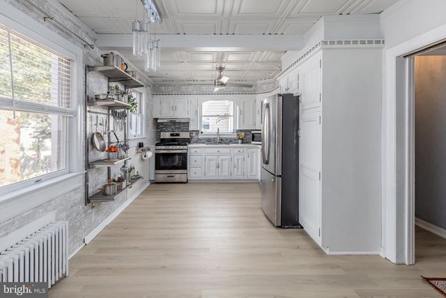 523 W BROAD ST, Gibbstown, NJ 08027