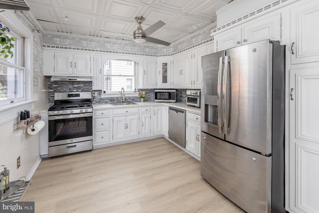 523 W BROAD ST, Gibbstown, NJ 08027