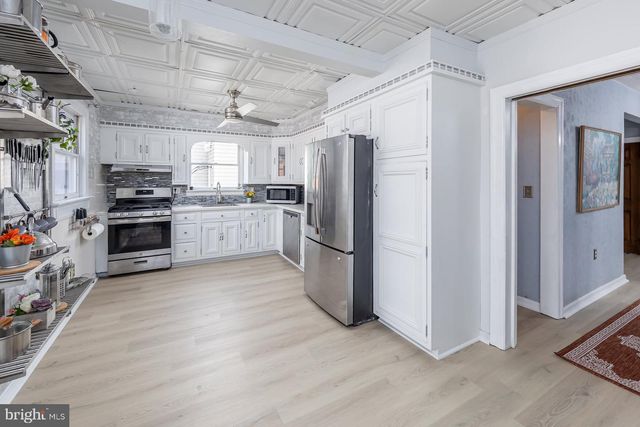 523 W BROAD ST, Gibbstown, NJ 08027