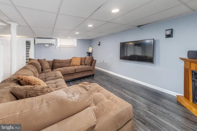 523 W BROAD ST, Gibbstown, NJ 08027