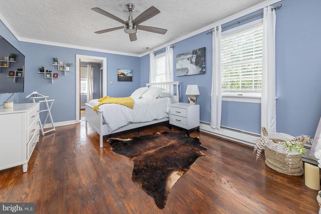 523 W BROAD ST, Gibbstown, NJ 08027