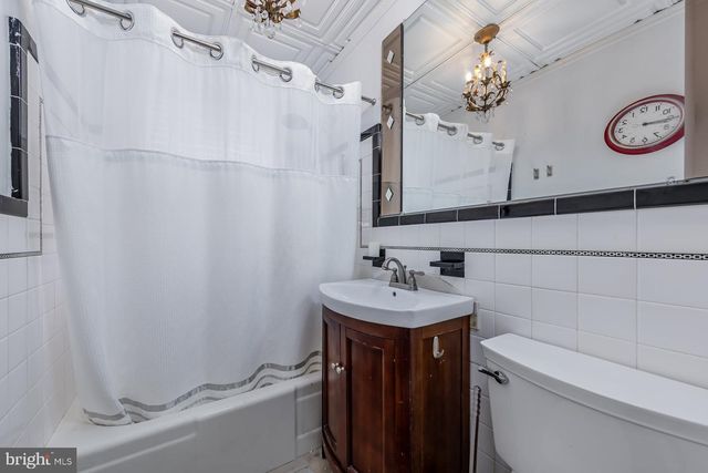 523 W BROAD ST, Gibbstown, NJ 08027