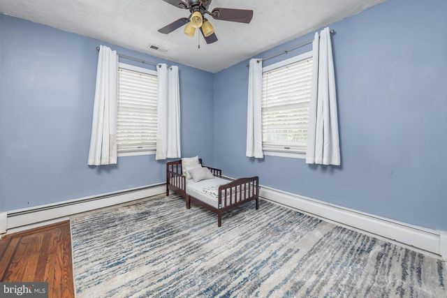 523 W BROAD ST, Gibbstown, NJ 08027