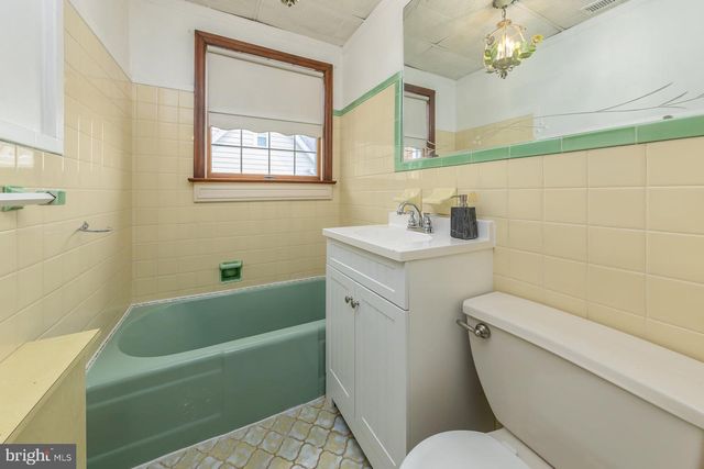 523 W BROAD ST, Gibbstown, NJ 08027