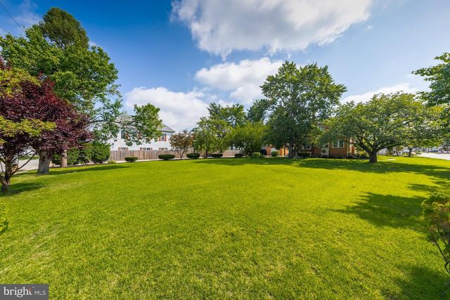 523 W BROAD ST, Gibbstown, NJ 08027