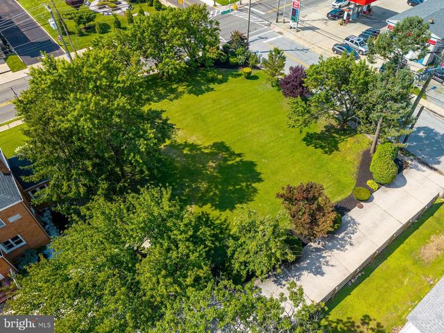 523 W BROAD ST, Gibbstown, NJ 08027