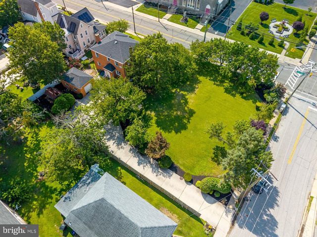 523 W BROAD ST, Gibbstown, NJ 08027