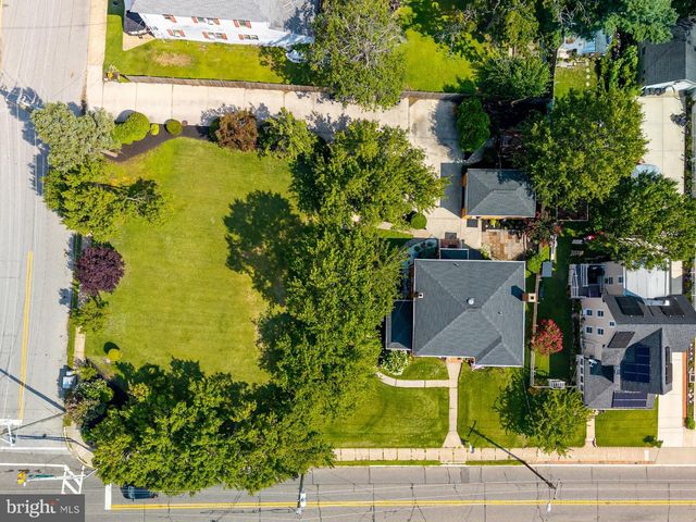 523 W BROAD ST, Gibbstown, NJ 08027