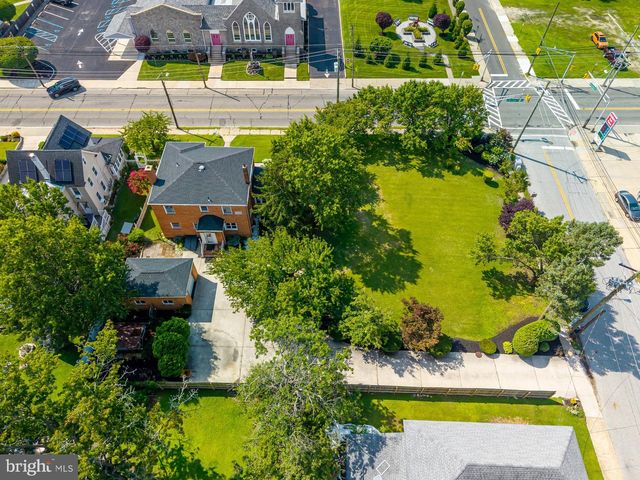 523 W BROAD ST, Gibbstown, NJ 08027