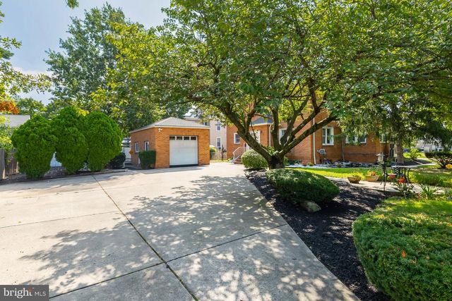 523 W BROAD ST, Gibbstown, NJ 08027