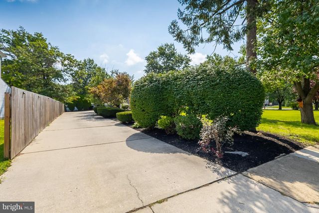523 W BROAD ST, Gibbstown, NJ 08027