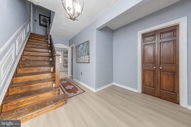 523 W BROAD ST, Gibbstown, NJ 08027