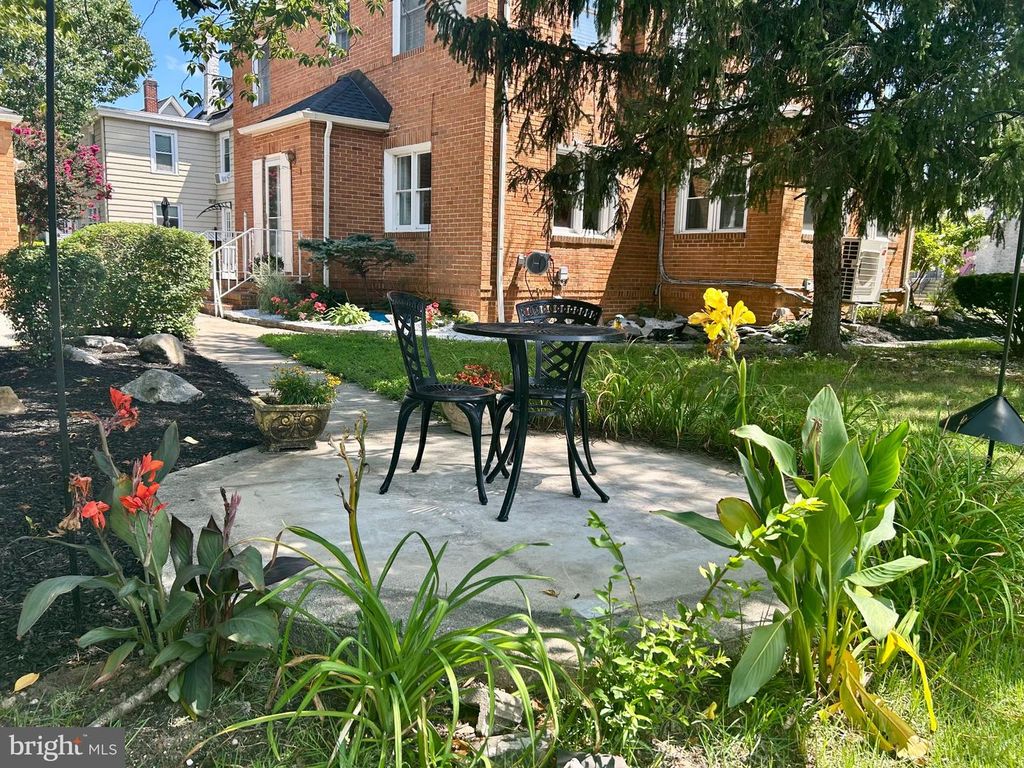 523 W BROAD ST, GIBBSTOWN, NJ 08027 — photo 4
