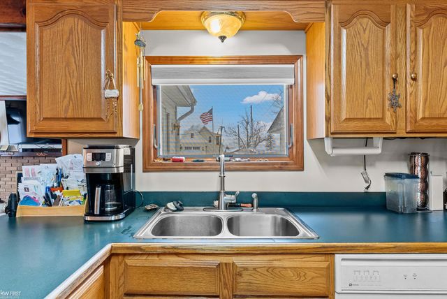 10528 Lake Shore Drive, Fenton, MI 48430