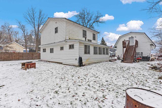 10528 Lake Shore Drive, Fenton, MI 48430