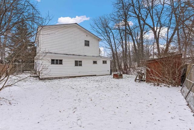 10528 Lake Shore Drive, Fenton, MI 48430