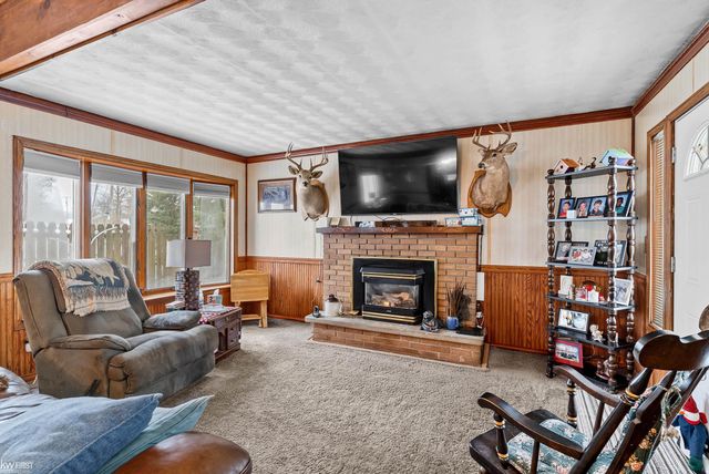 10528 Lake Shore Drive, Fenton, MI 48430