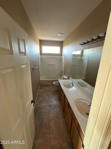 39203 N CAROLINA Avenue, San Tan Valley, AZ 85140