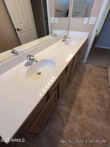39203 N CAROLINA Avenue, San Tan Valley, AZ 85140