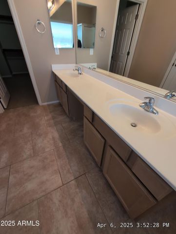 39203 N CAROLINA Avenue, San Tan Valley, AZ 85140