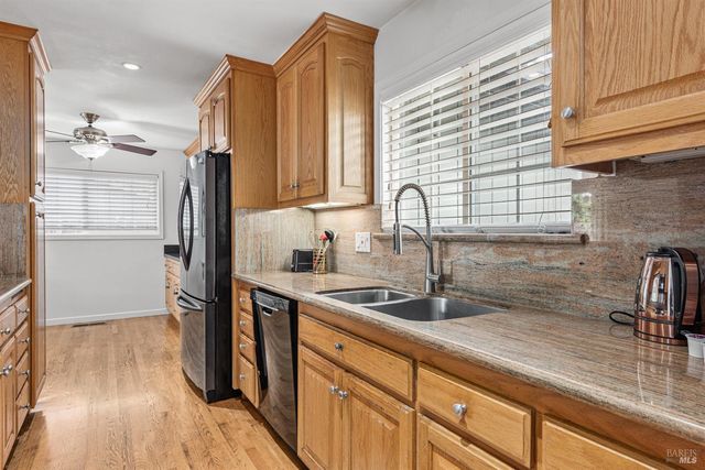 5232 Badger Rd, Santa Rosa, CA 95409