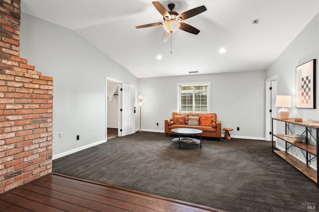 5232 Badger Rd, Santa Rosa, CA 95409