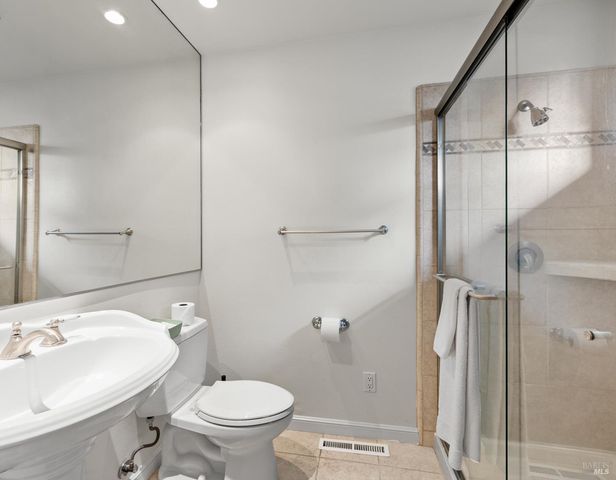 5232 Badger Rd, Santa Rosa, CA 95409