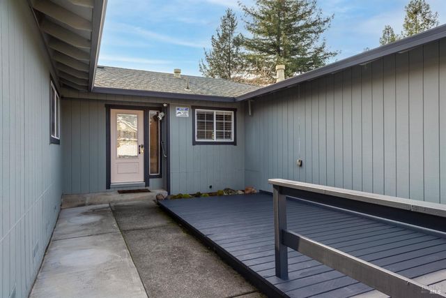 5232 Badger Rd, Santa Rosa, CA 95409