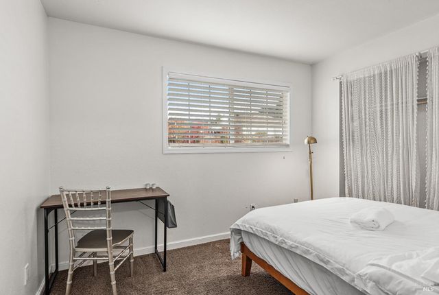 5232 Badger Rd, Santa Rosa, CA 95409