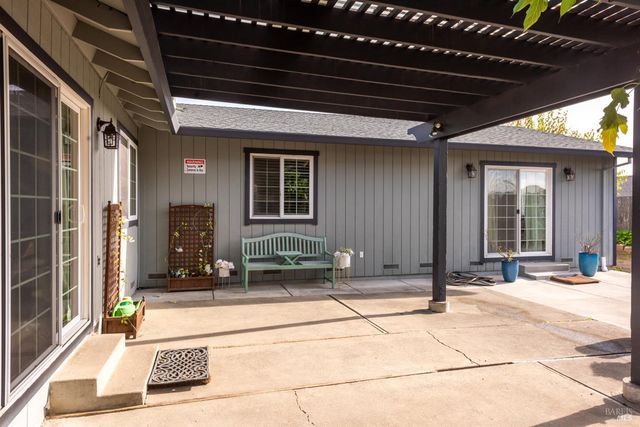 5232 Badger Rd, Santa Rosa, CA 95409
