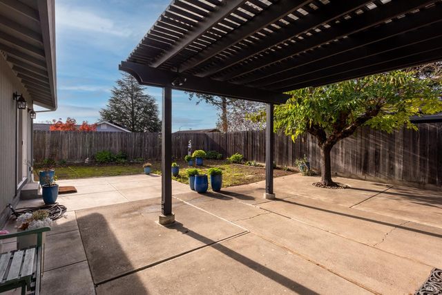 5232 Badger Rd, Santa Rosa, CA 95409