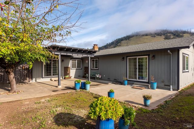 5232 Badger Rd, Santa Rosa, CA 95409