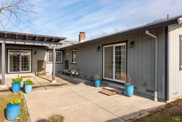 5232 Badger Rd, Santa Rosa, CA 95409