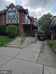 8237 BROOKSIDE RD, Elkins Park, PA 19027