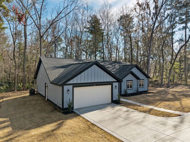 1011 Golf Course Parkway, Moncks Corner, SC 29461