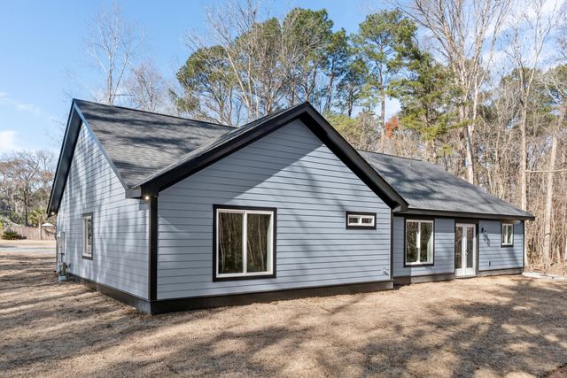 1011 Golf Course Parkway, Moncks Corner, SC 29461