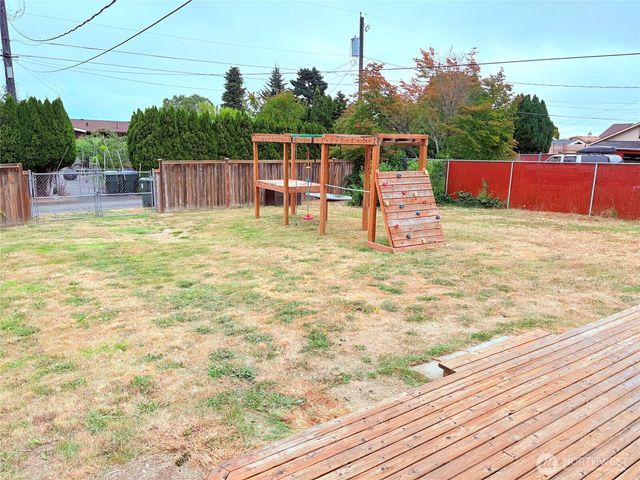 135 W Forest, Port Angeles, WA 98362