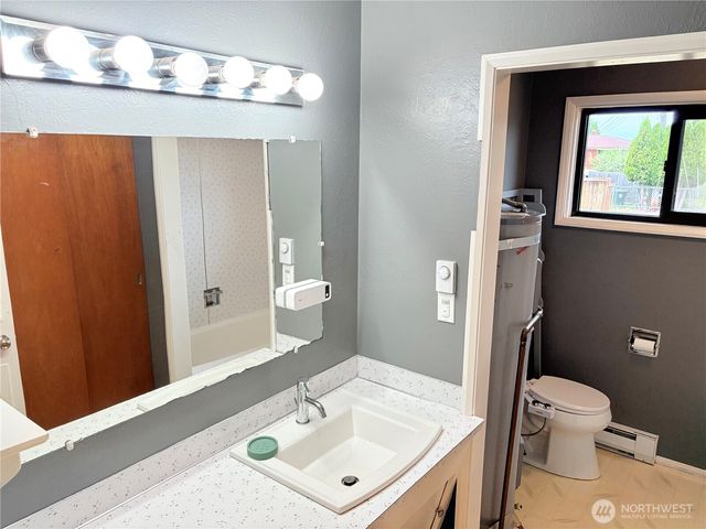 135 W Forest, Port Angeles, WA 98362